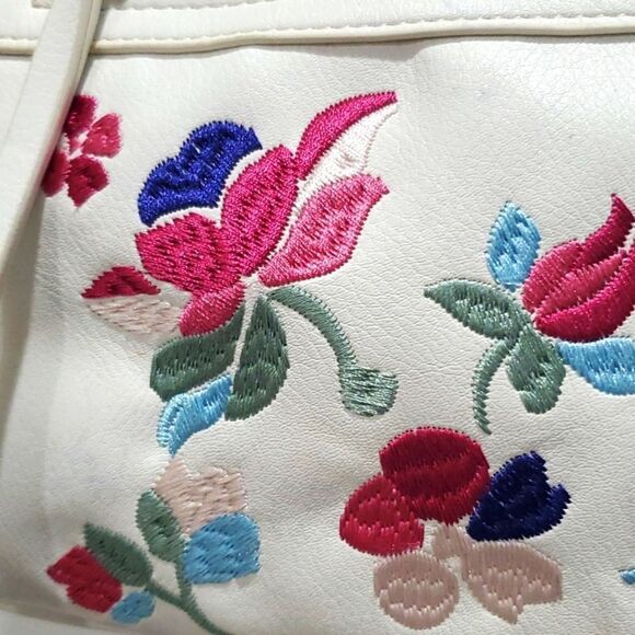 Nicole Miller While Floral Embroidered Shoulder Bag - Picture 3 of 12